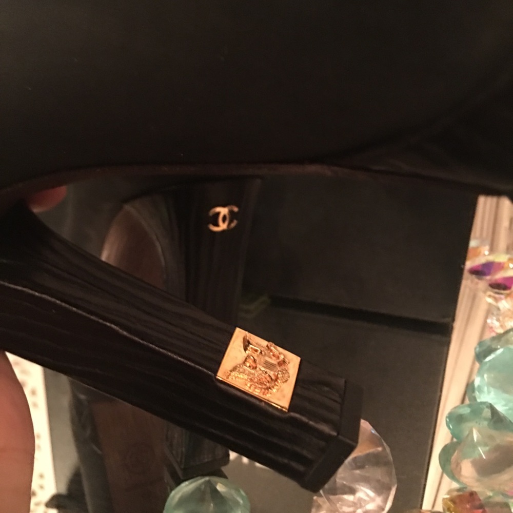 NOT FOR SALE. CHANEL PUMP SHOES. - Picture 4 of 8
